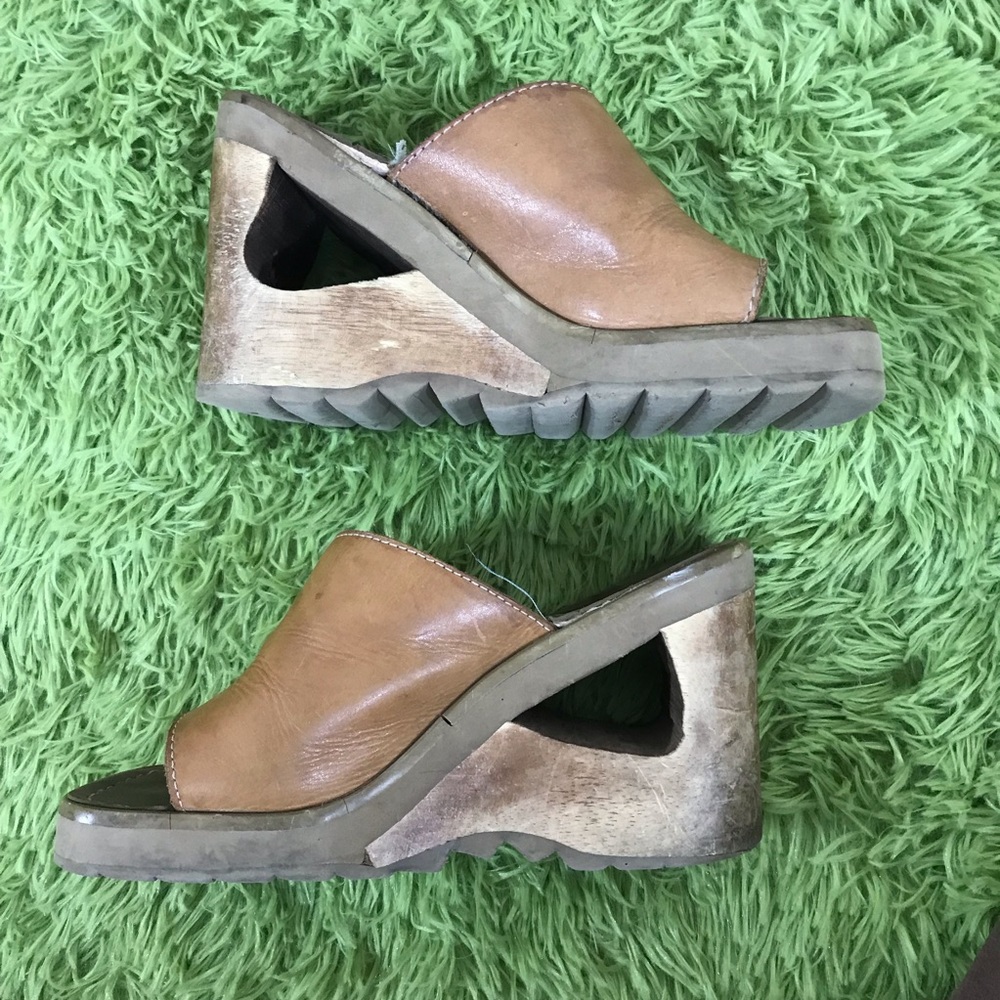Groovy 90s Does 70s wood Platform Heels!